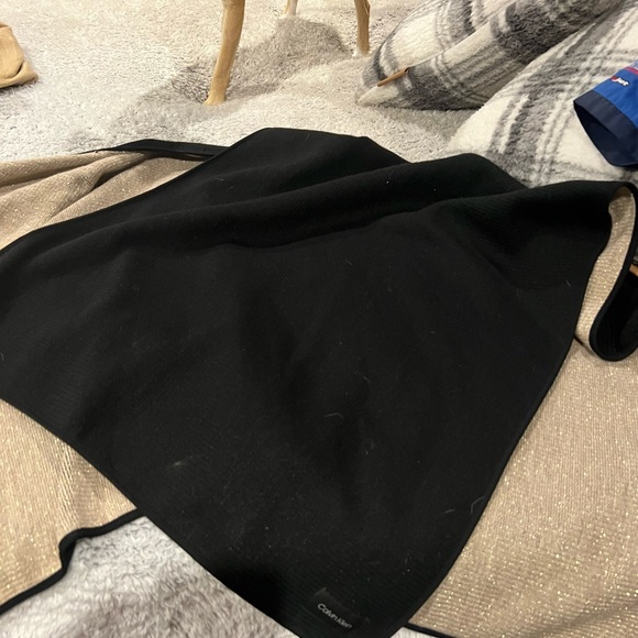 Calvin Klein Shawl/Wrap - Picture 2 of 5